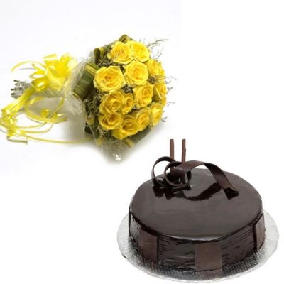 Yellow Roses And Chocolate Eggless Cake