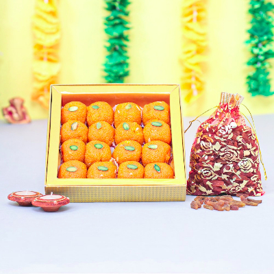 Motichoor Laddu with Raisin And Diyas