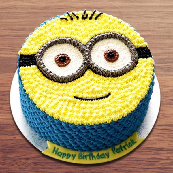  Happy Moments Minion Cake