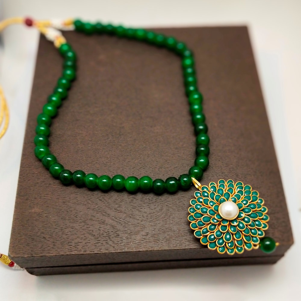 Green pearl chain discount