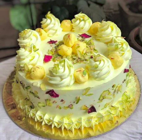  Attractive Yellowish Rasmalai Cake